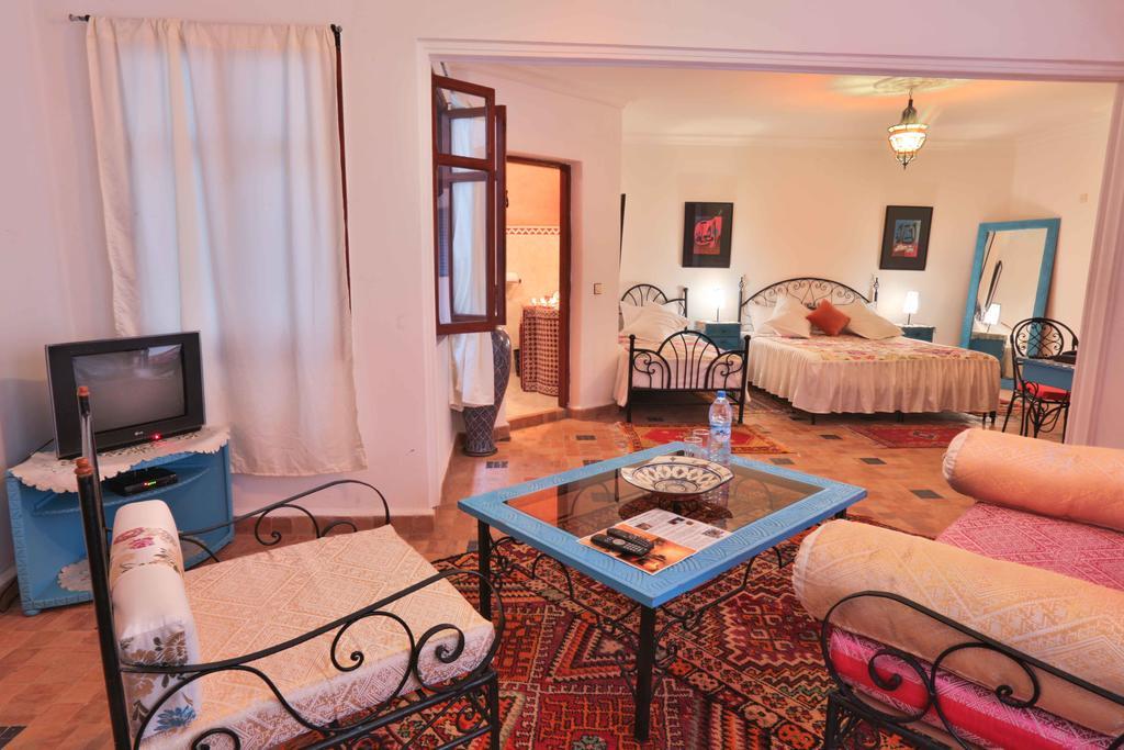 Riad Al Khansaa Эс-Сувейра Экстерьер фото